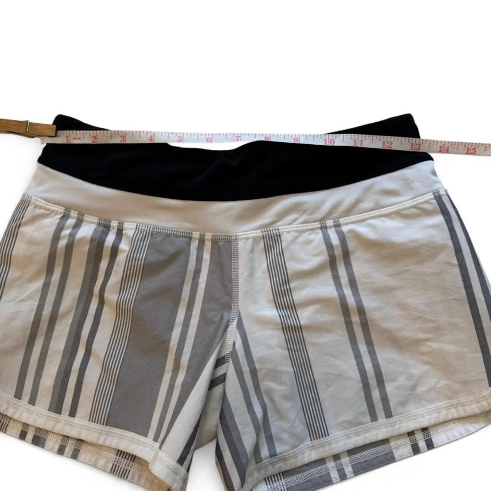 Lululemon Groovy Run Short - Stripe Nimbus Vertical / Black - est Size 4